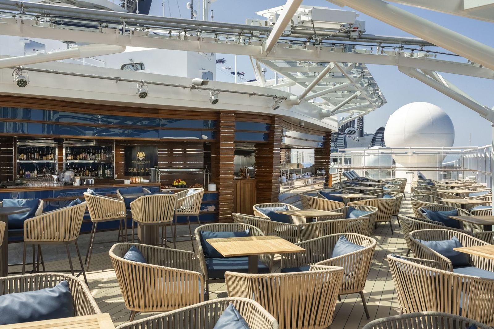 Терраса Grill & Bar зоны MSC Yacht Club на борту MSC Euribia