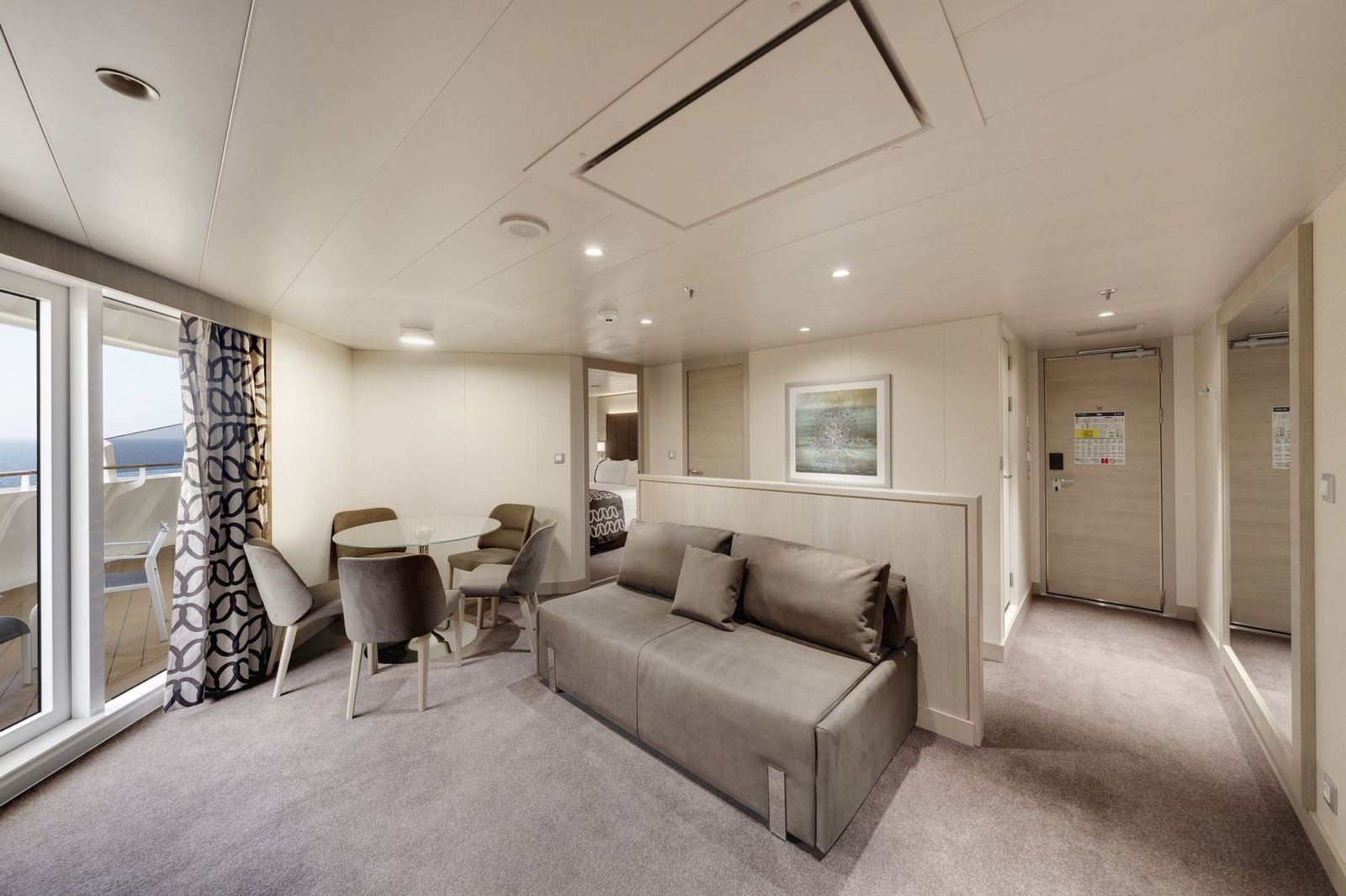 Общественная зона на борту MSC Euribia