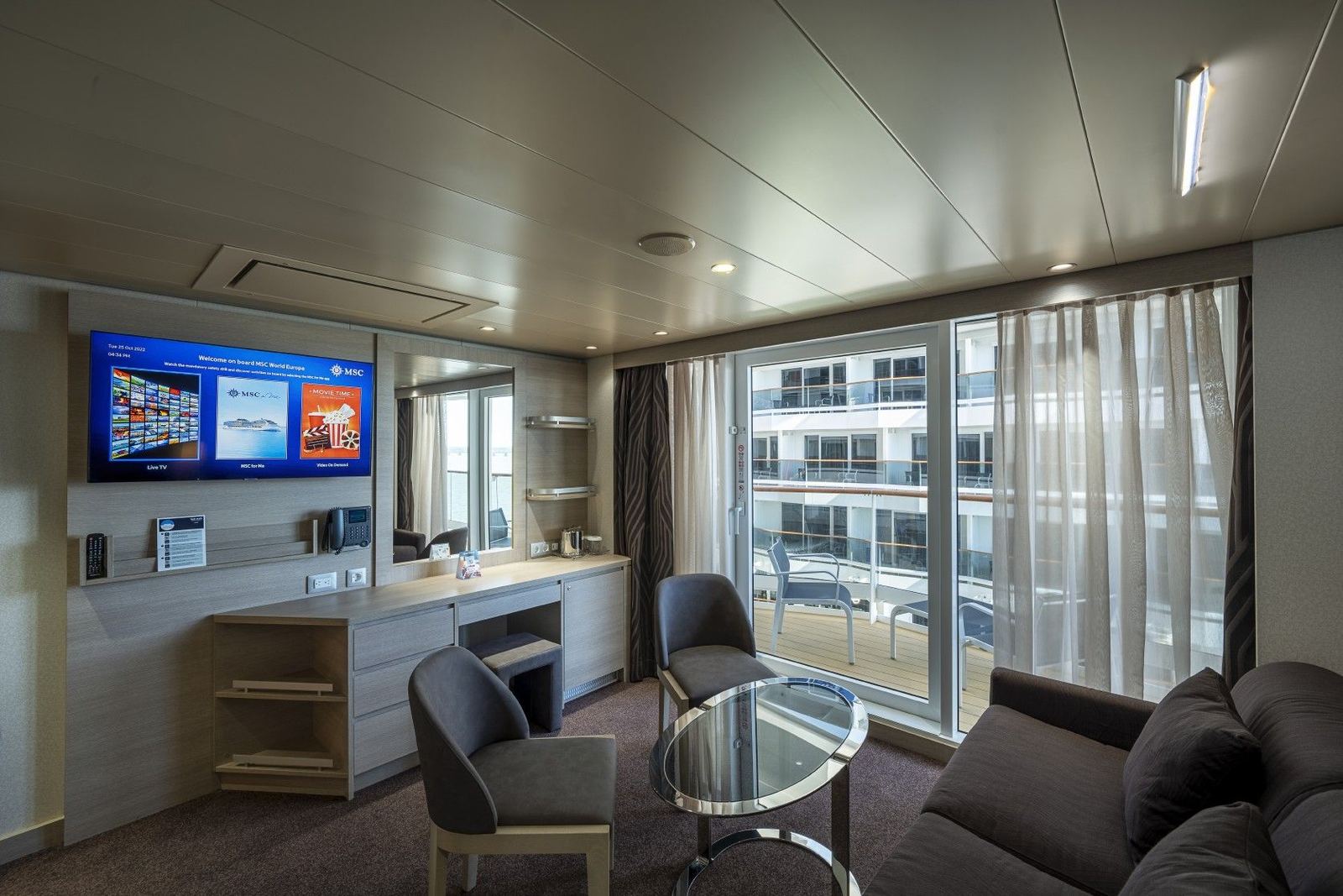 Каюта с балконом на борту MSC World Europa