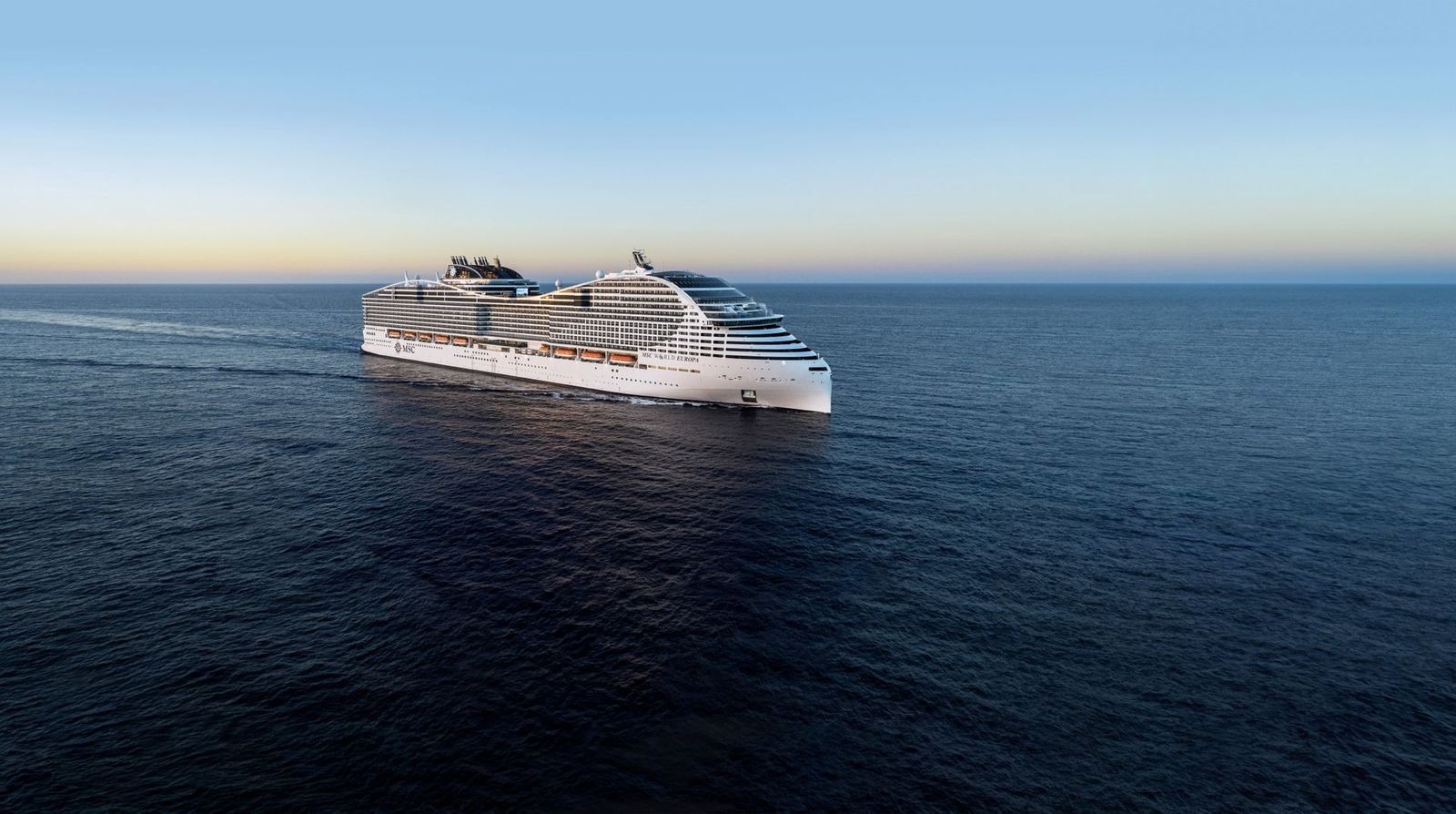 Лайнер MSC World Europa в море